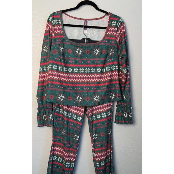 Adore Me Womens L Pajama PJ Sleepwear Christmas Snow Flakes Hearts Fair Isle NWT - Picture 1 of 10